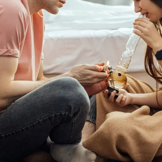 smoking-crack-a-couple - The Conscious Buyer